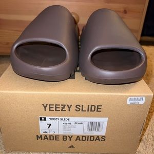 Yeezy Slides "Soot"